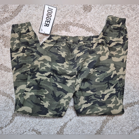 NWT Small Almost Famous Camo Jogger - Picture 2 of 5